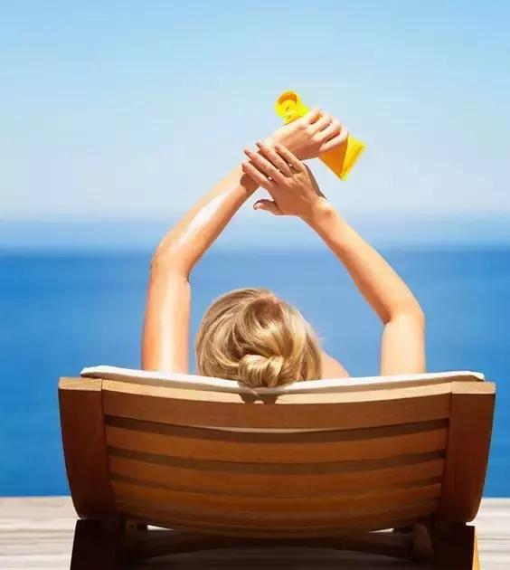 即将入秋敏感肌肤如何应对,敏感肌肤换季皮肤干燥起皮怎么办