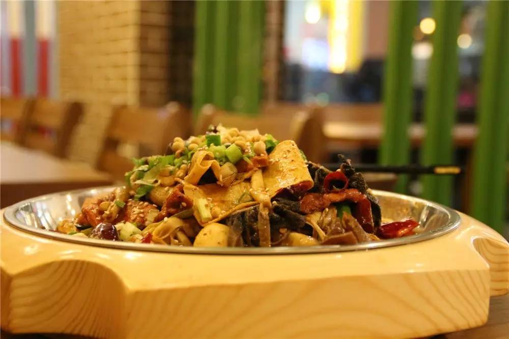 这家店竟然把干锅当成冒菜？不服来看！