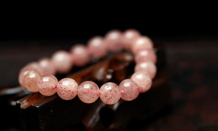 草莓晶的作用与功效,草莓晶的功效和寓意