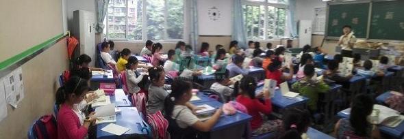 入学太火爆，家长吐槽称学校也像菜市场