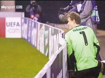 踢足球那些搞笑的事,踢好足球一件非常有趣的事情