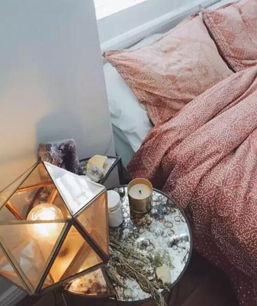 卧室配色促进睡眠,长期失眠的卧室布置