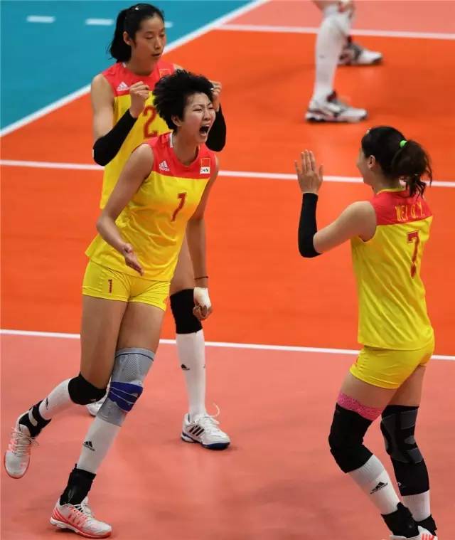 回顾中国女排十次登顶辉煌时刻,夺冠永不言败的女排精神