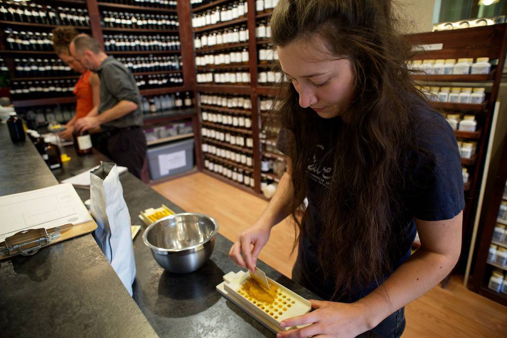 美国金牌得主赴京体验传统中医，当晚被我领进足疗保健打了一针兴奋剂