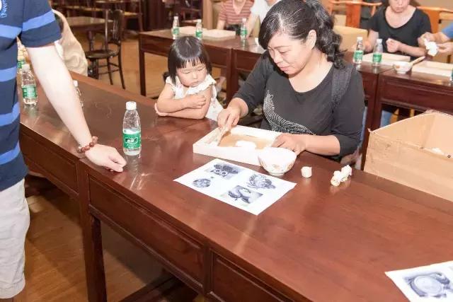 刨花竟然这么美：这是创作，也是一次全神贯注的疗愈。