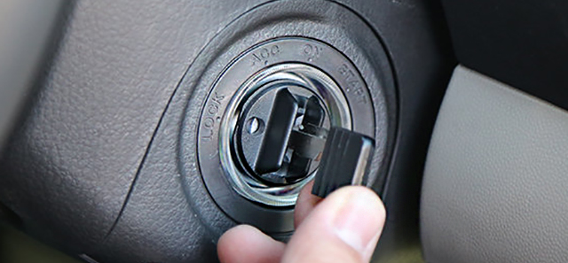 无钥匙进入车型钥匙没电怎么启动,带有无钥匙进入系统的车