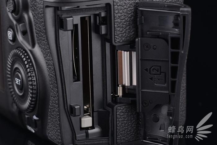 佳能eos5dmarkiv重量,佳能eos5dmarkiii和iv