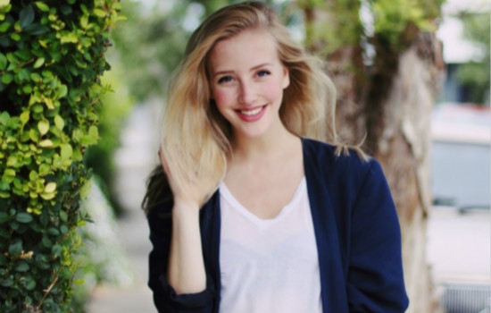 觉得脸上有斑点怎么内调,发现自己脸部有斑点怎么办