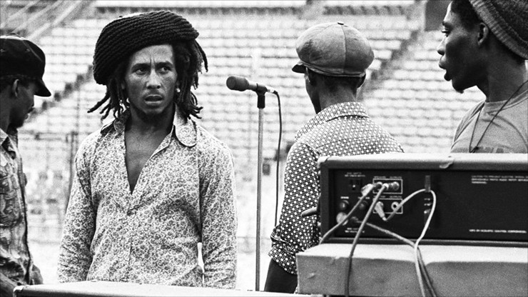 这个吸了一辈子*麻大**的脏兮兮黑人，凭什么被印在数以亿计的T恤上