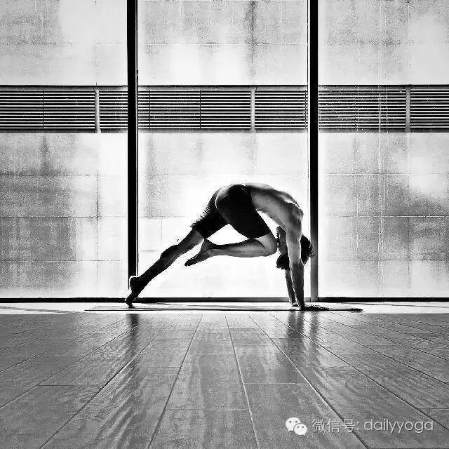 山式是瑜伽最基础体式,基础好看的瑜伽体式