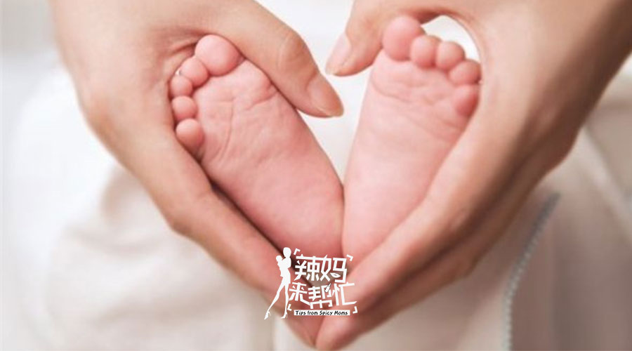 宝宝脚起像水泡一样的皮怎么回事,宝宝脚长满水泡