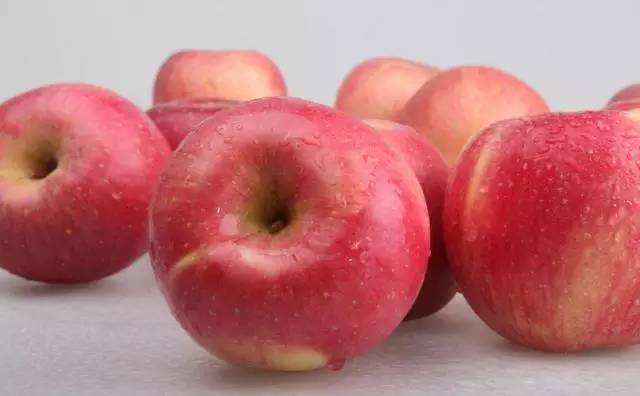 衣服腋下发黄怎么回事,衣服腋下发黄怎么洗