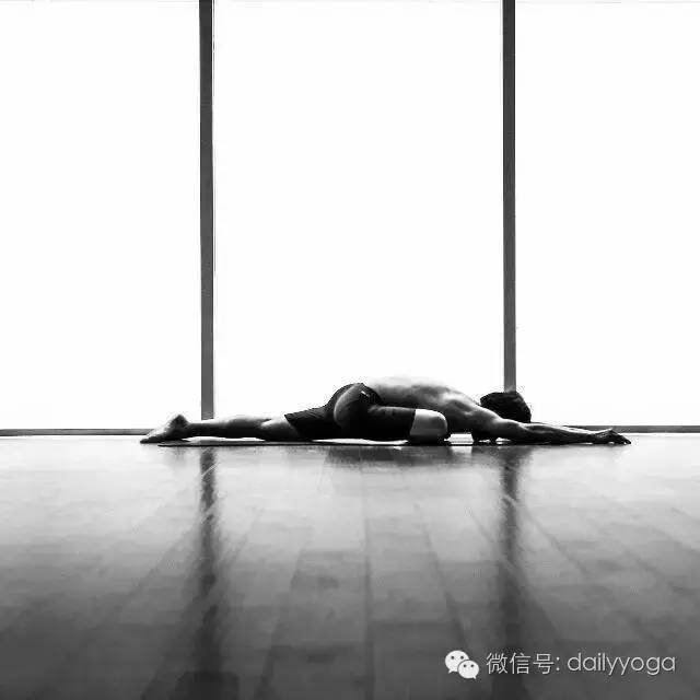 山式是瑜伽最基础体式,基础好看的瑜伽体式