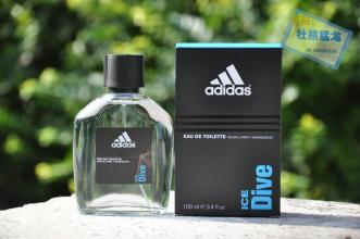 在街上突然闻到熟悉的香水味,女生说你身上有熟悉的味道