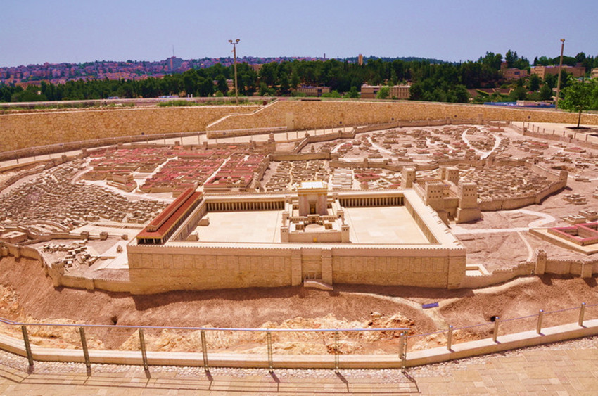 这两个国家共用一个首都，都在抢，至今此两国国界都没有扯清