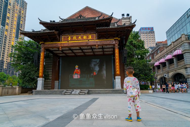 武汉的江汉路是中国最长的步行街,武汉最大最经典的步行街