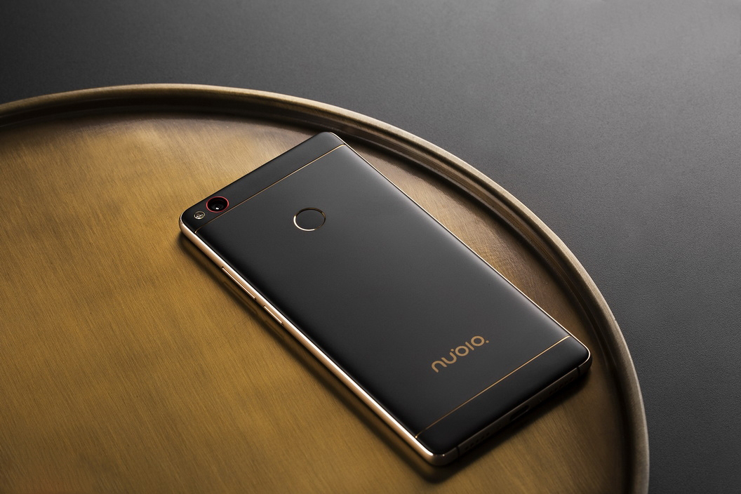 18k金蓝宝石套装,18k金天然彩色蓝宝石