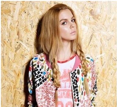 大脸适合什么发型秋冬,脸大的女生秋季适合什么发型