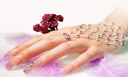 家庭主妇手脱皮什么原因,手秋季脱皮怎么回事