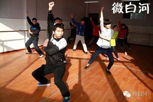 陕西白河县高级中学,白河高级中学是公办高中