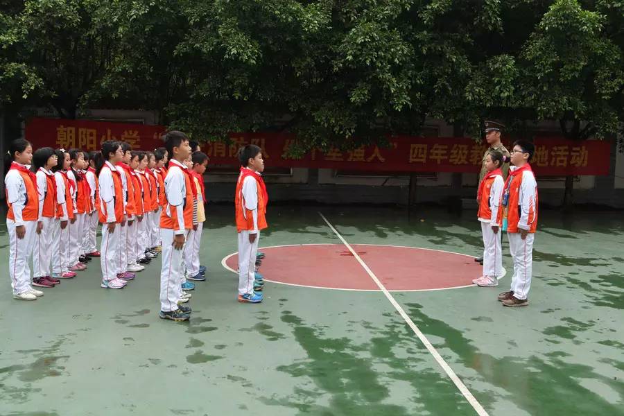 走进小学向着梦想出发,朝阳小学向快乐出发