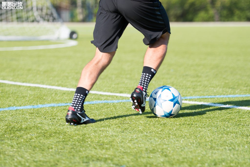 足球鞋日产跟国产哪个好,日产neo3足球鞋如何