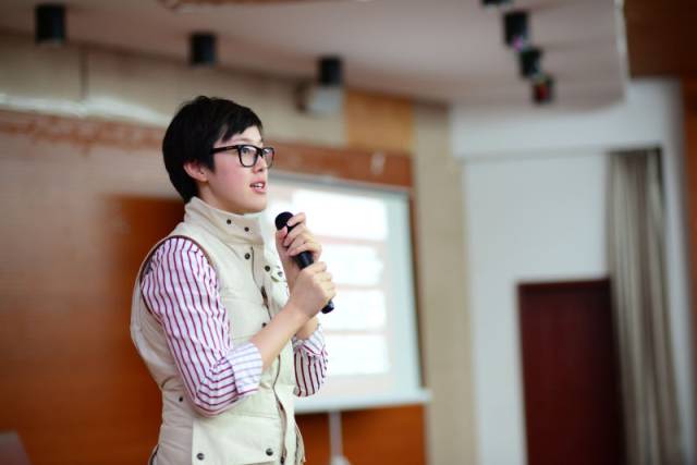 “与信仰对话——飞Young中国梦”名家报告进校园活动开始啦，你准备好和专家面对面交谈了吗？