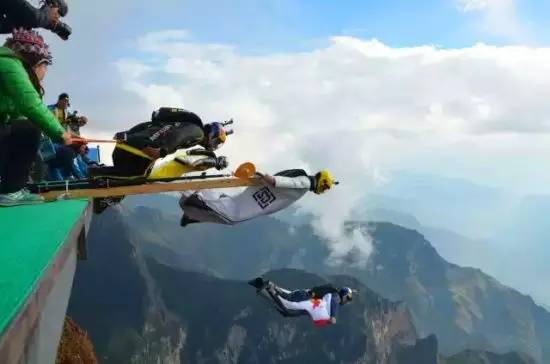 2016云南昭通大山包翼装飞行,昭通大山包国际翼装飞行基地