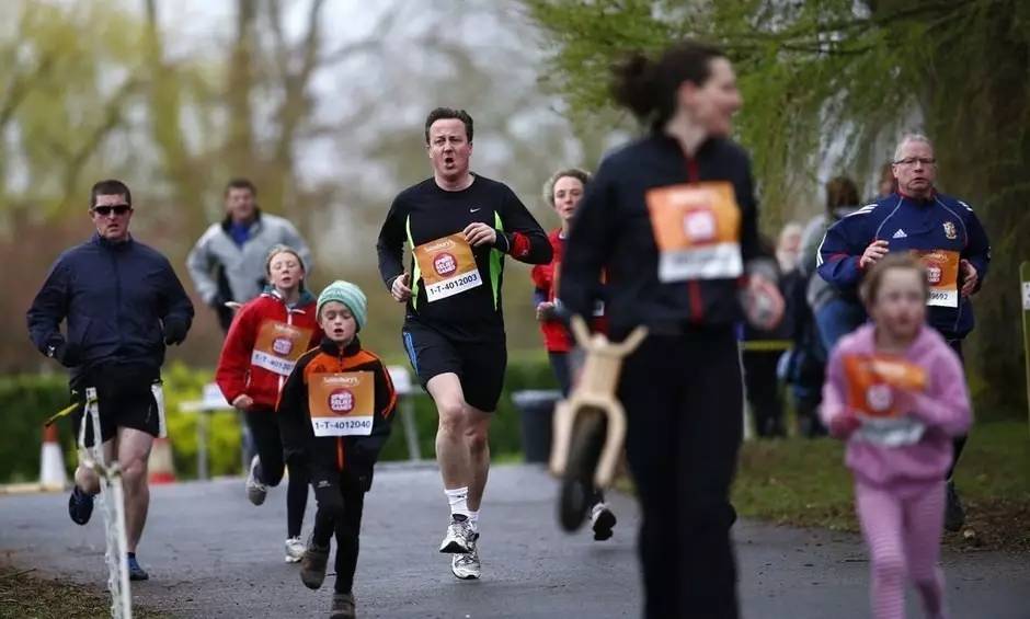 卡梅伦的“退休”生活：逛吃、逛吃、逛吃