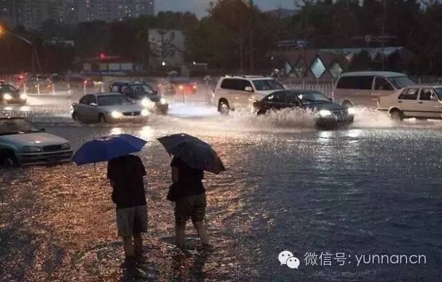 全省看雨模式开启今晨昆明堵出新境界吐槽归吐槽大家千万不要蹚水