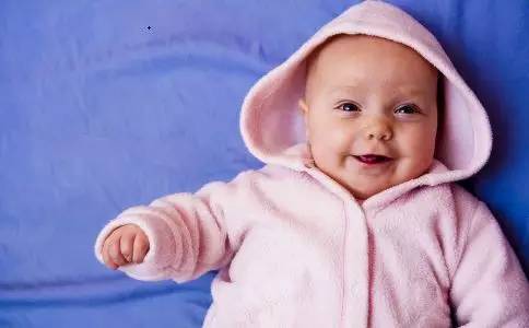 女孩被父母带去医院切除输卵管,被切除子宫卵巢案例