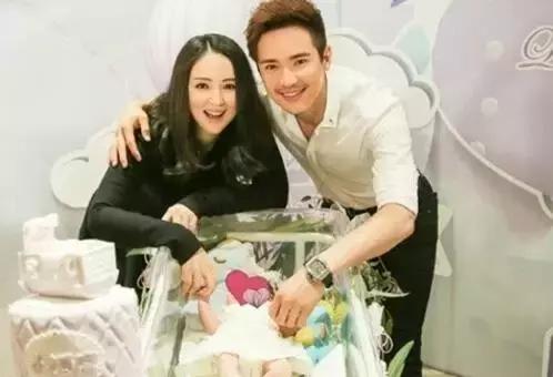 董璇和女儿的最新照片,董璇和女儿全照