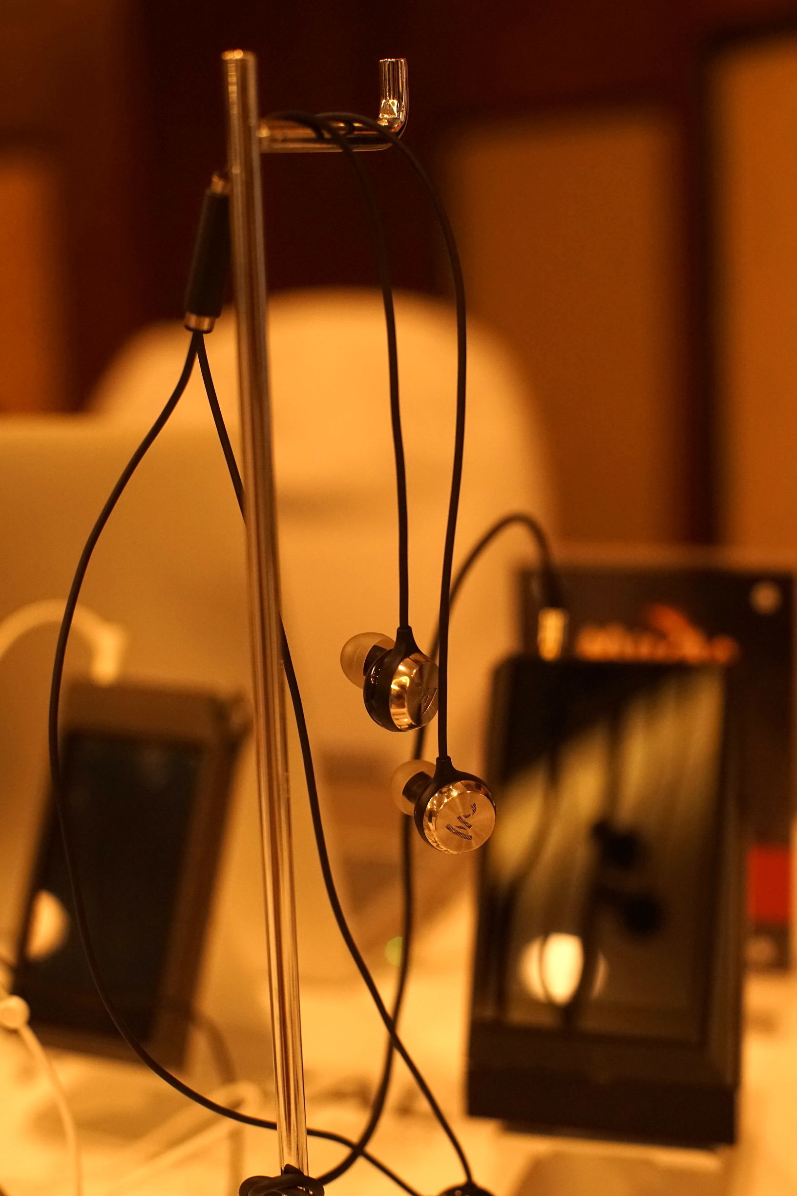 某IT垂直网站四度转手失败，只能开展会卖HIFI耳机器材了？