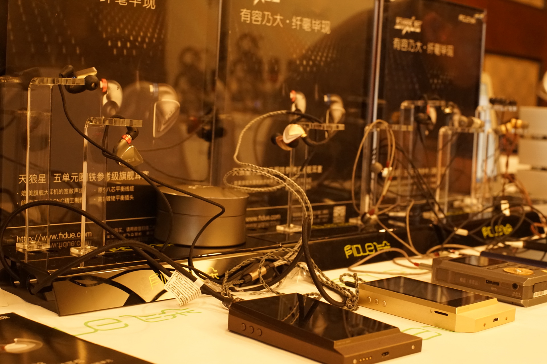 某IT垂直网站四度转手失败，只能开展会卖HIFI耳机器材了？