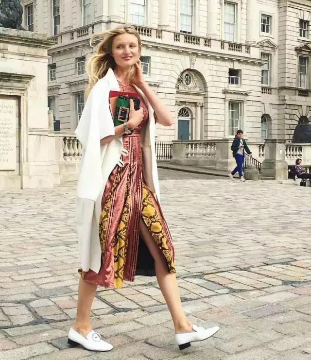 美得毫不费力的姑娘,都有一双乐福鞋