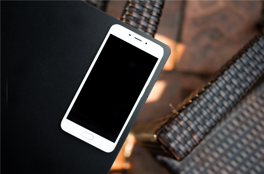 颜值加持,魅蓝e全部参数