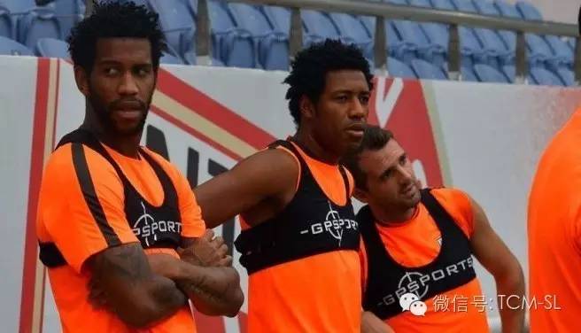 主裁判怎么和球员沟通,球员冲突裁判为什么不会阻止