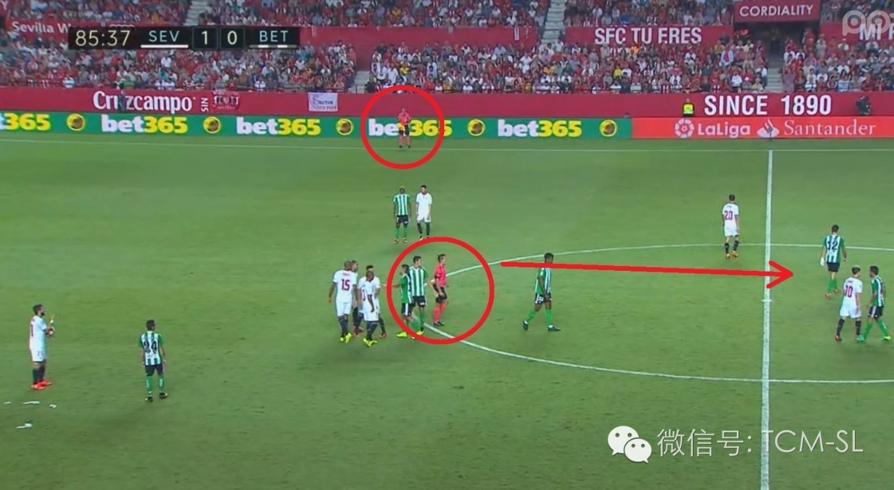 主裁判怎么和球员沟通,球员冲突裁判为什么不会阻止