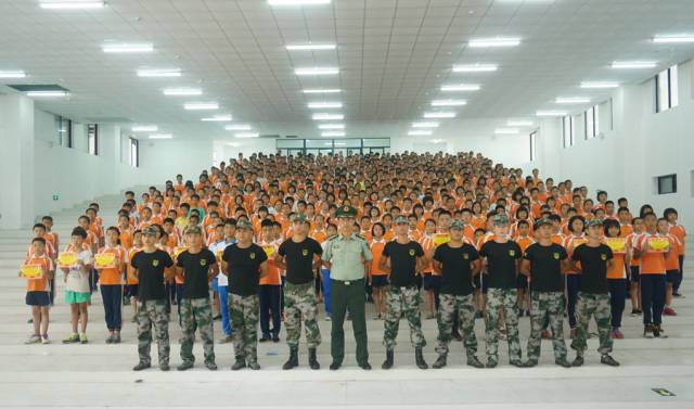 番禺丨多年后,你还记得那年初秋,南村中学操场上的“站军”