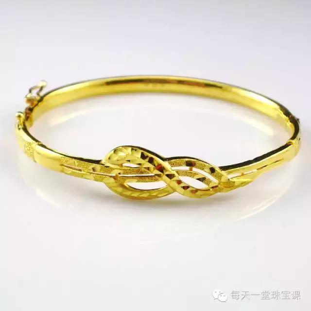 跟风买手串不如戴个手镯，既显气质又百搭！关键寓意好！