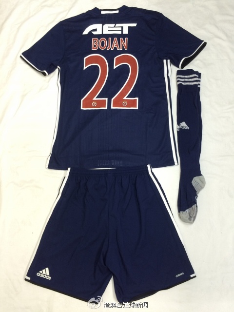 中超十大颜值巅峰球衣,2024中超青岛西海岸球衣