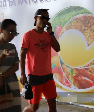 张继科夺冠戴的手表,张继科开玛莎拉蒂