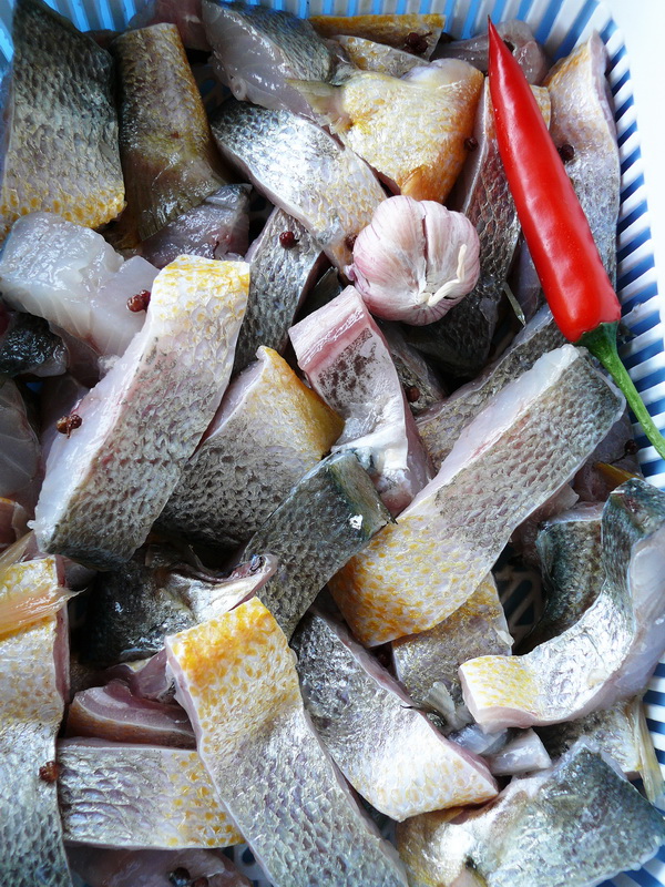 哪种咸鱼好吃无刺,黄色的咸鱼和白色咸鱼哪种好吃