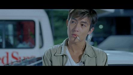 糗GIF榜:北京马拉松跑完之后,妹子们是这样下楼梯的