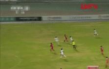 国足过人踩球被失误gif,国足5:1马来西亚gif