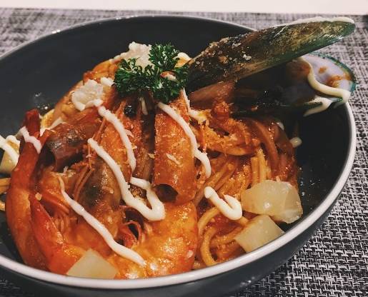 西安城墙从哪道门出去有美食街,西安城墙有个当地美食像肥肠一样