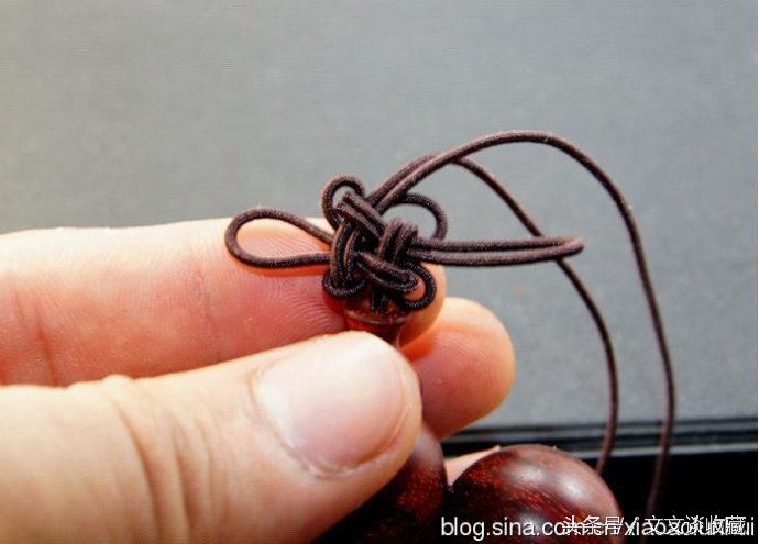 单股弹力绳手串收尾打结图解,穿手串的方法视频教程