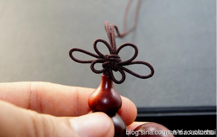单股弹力绳手串收尾打结图解,穿手串的方法视频教程