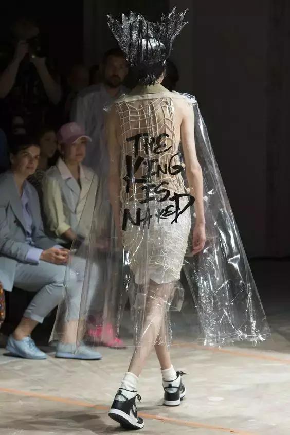 解构主义设计师川久保玲,川久保玲解构主义