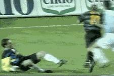 c罗梅西联手对抗外星人,c罗梅西和外星人踢足球